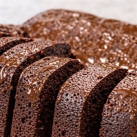 Just apples and cocoa! No sugar! I eat it every day and I'm losing weight before my eyes! Sugar-Free Chocolate Apple Cake Recipe Ingredients: For the Cake: 4 medium sweet apples (about 21 oz) 4 large eggs 5 tablespoons unsweetened cocoa powder (35g | 1.2 oz) 1 teaspoon baking powder Olive oil (for greasing the pan) For the Accompanying Mango Tea: 2 lemon wedges 1 tablespoon freeze-dried mango 2 tablespoons black loose-leaf tea 4 cups boiling water Directions: Cake Preparation: Preheat the oven t