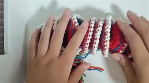 How To Crochet Wind Spinners | DailyCrochet.com