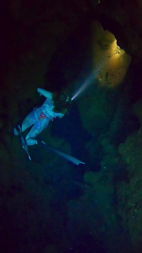 Inside a spring vent 😲 #underwater #freediver #freediving #spring #asmr #asmrsounds #satisfyingsounds