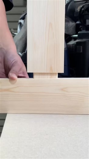 Beast woodworking on Instagram: "I made a jig that allows easy tenon processing with a trimmer. #woodworking #woodworkingtips #diy #jig #diy #jig #woodworking #woodworkingtips"