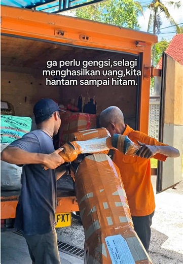 Pengiriman via cargo 🫶🏼 Meluncur menuju tuannya masing-masing🙏 Info pemesanan bisa hubungi admin ya bosku🤩🙏 . • admin bengkel 082232228663 • alamat bengkel : dsa. tembokrejo, kec. gumukmas, kab. jember, 68165 • G-Maps : perahu layar motor #cbglmptiger #cbgank🤙 #gl100indonesia #herexjatim #fypage