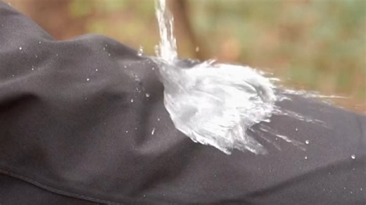 TFO有着第四代防水专利的冲锋衣到底有多好？#tfo第四代发明专利防水徒步鞋#tfo三项专利户外鞋#tfo-7302338711990062386