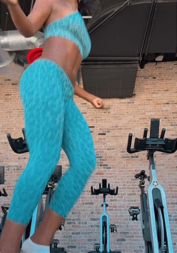 Fosh (@foshposh)’s videos with Passion - Milky Chance