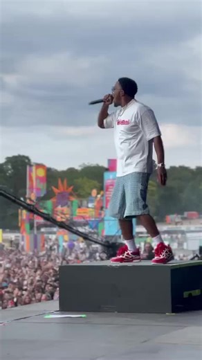 Elle fait la go qui connaît pas Charo 🦅🤍 #niska #pourtoi #fypシ #niskaconcert #concertniska #concert #concerts #concertmusic #music #tiktok #fyp #foryou #tiktokmusic #follow #musictiktok🎧 #tiktokviral #niska_team #followme #festival #festivalnotiktok