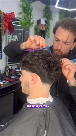 TELLUM on Instagram: "FRENCH CROP + TAPER FADE IN UN MINUTO 💈 📍via rosa Raimondi Garibaldi 125 🎥 @fastlifeagency.it ⚡️ #barber #hair #capelli"