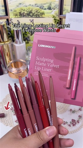 Long-Lasting Daily Lip Liner That Looks Fresh