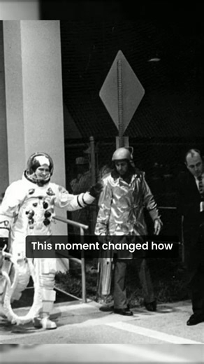 Earthrise (1968) is one of the most iconic photographs ever taken in space 📸🌍. Captured by astronaut William Anders during the Apollo 8 mission, the image shows Earth rising above the Moon’s barren horizon. The photograph profoundly changed how humanity viewed its home—highlighting Earth’s beauty, fragility, and the shared responsibility to protect our planet. Another historic image often called “Man on the Moon” comes from the Apollo 11 mission in 1969 🚀🌕. The famous photograph shows astron