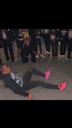 Ouuuuu jayahhhh to eat saaa #tsquad #dance #tommytheclown #doc