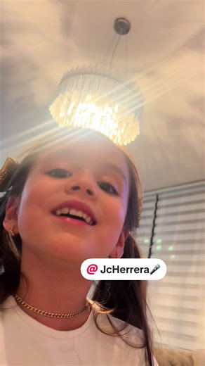 Perla Leyla: La Vida y Canciones de una Joven Talento