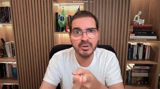 Imagino como deve estar o clima dentro da casa do Constantino. Tenho pena da esposa e dos filhos dele.O cara passa de segunda a sexta tretando e, como se não bastasse, agora também passa o final de semana nisso.Acorda às 5 da manhã para gravar vídeo.Está bom da mente?