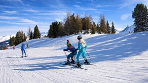 Tur ski pemandangan indah di Pegunungan Alpen Prancis (4K)