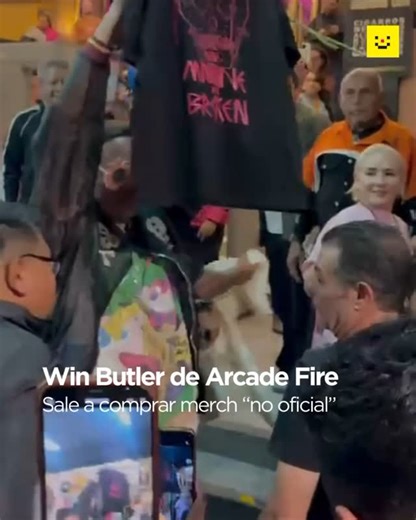 SopitasFM on Instagram: "¡¡Win Butler se llevó la playera del evento!!  Antes del primer concierto de @arcadefire en la CDMX, el líder de la banda salió para comprar merch no oficial… y se ve que le gustó #ArcadeFire"