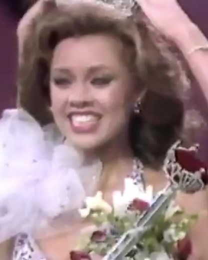 September 17, 1983 - Miss New York #VanessaWilliams becomes #MissAmerica. The crowning of Williams made her the first African American Miss America. For the first time in pageant history, a reigning Miss America was the target of death threats and angry racist hate mail. Ten months into her reign as Miss America, she received an anonymous phone call stating that nude photos she took prior to her pageant days had surfaced. #PenthouseMagazine published the photos in their September 1984 issue. Aft