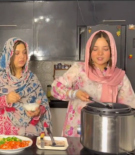 Rabeeca Khan Vlog: Sab Kuch Kuka Main Dall Diya ❤️🥰