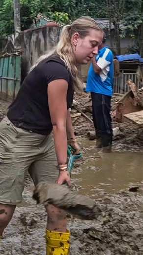 Global Heart, Sri Lankan Hands: Foreign Volunteers Clean Up After Floods 🇱🇰