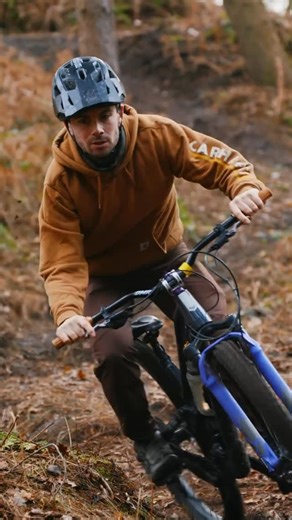 Rider Lab. | Los 𝗠𝗼𝗻𝗮𝗿𝗰𝗵 𝗚𝗿𝗶𝗽𝘀, probados en trail, lucen elegantes en el color Gum, combinados con abrazaderas Bourbon a juego para mantener tu setup... | Instagram