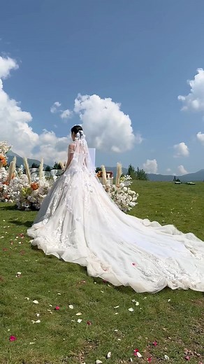 Beautiful Outdoor Wedding Dress Showcase for Brides