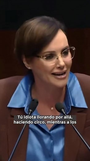 💥 Lilly Téllez explota en el Senado y lanza insultos a Noroña y Adán Augusto 🇲🇽🔥 Durante su intervención, la senadora panista denunció la ola de violencia en Michoacán y exigió justicia por el asesinato de Carlos Manzo. Entre reclamos y gritos, llamó “idiota” e “imbécil” a Noroña y “payaso” a Adán Augusto López, desatando caos en el recinto legislativo. 📹 El momento quedó captado en video y ya circula con fuerza en redes. #LillyTéllez #Senado #CarlosManzo #Michoacán #PolíticaMx ⚡ | Noticias
