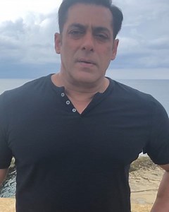 Salman Khan on Instagram: "#EidMubarak sabko! Iss Eid aapke liye la rahe hai #AkhLadJaave from #Loveratri! Song out tomorrow! Stay tuned! #LoveTakesOver! @skfilmsofficial @aaysharma @warinahussain @abhiraj88 @tseries.official @badboyshah @aseeskaurmusic @jubin_nautiyal @tanishk_bagchi #BhushanKumar"