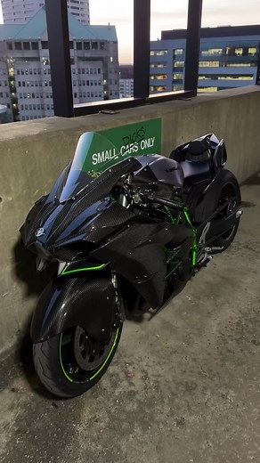 Exploring the Kawasaki H2R: Power and Performance