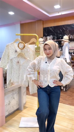 Nyna Label (Fashion Import & Muslim) on Instagram: "Harga 💸130.000 Ld baju: 100-105 Panjang: 49cm ____________ MAU ORDER?? 📩 ✅ONLINE 0853-6353-8003 (wa) / DM ✅LANGSUNG KE TOKO : 📍LANTAI 2 KadaiBeauty Lubuk Alung, Jl Raya Pasang-Bukitinggi, Pasar Lubuk Alung, Padang Pariaman, Sumbar"