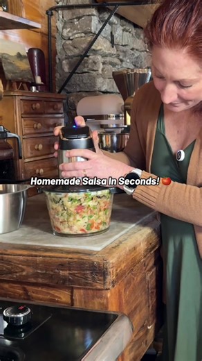 Ganiza 8-cup food processor with glass bowl and stainless steel bowl is designed for fast chopping and mixing without plastic contact. This electric food processor is ideal for making homemade salsa, dips, sauces, chopped vegetables, and meal prep, helping home cooks prepare fresh food from scratch quickly. #foodprocessor #homemadesalsa #fromscratchcooking #mealprep #kitchentools