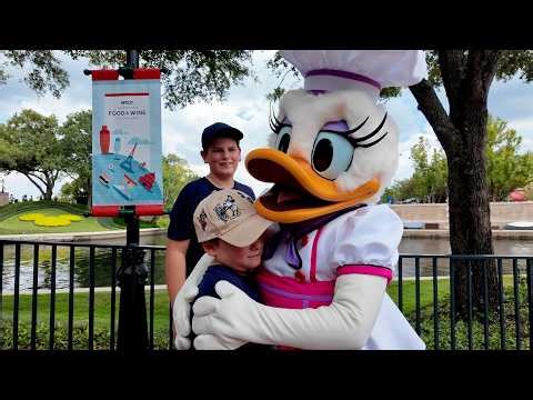 Meeting Daisy Duck 5 Meet & Greets EPCOT at Disney World
