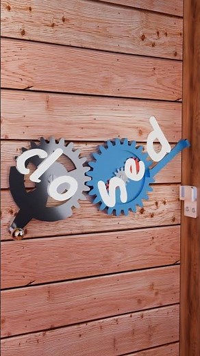 Closed open sign front door - Clip 16