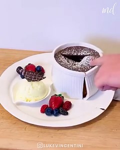 5.2M views · 76K reactions | Hyper-realistic cakes that challenge your perception of dessert | MetDaan Cakes | Facebook