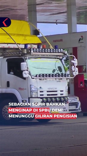 LONG LINES FOR DIESEL AT MAROS GAS STATION, SOUTH SULAWESI #short