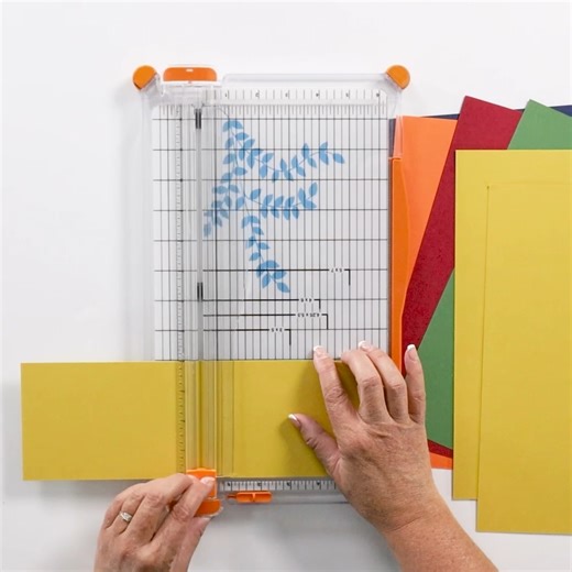 A few cuts of paper turned into the cutest banner ✂️🎉 Easy DIY that works for any party or room! | The Crafty Blog Stalker