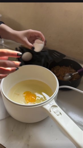 Ceramax Electric Cooker Nonstick Ceramic Skillet Pan Hot Pot Mini Cooker with Lid Steamer @Granitestone Life #sartenelectrico #ceramaxelectriccokker #electriccooker #tiktokshopcreatorpicks #tiktokshopspringglowup