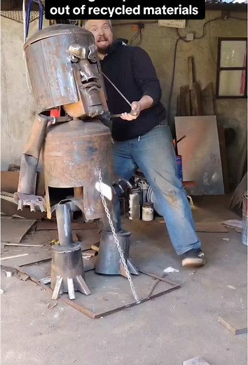 Artistic masterpiece worth seeing🔥 Guillermo Galetti, known as Ladrón de Chatarra, is an Argentine artist who transforms scrap metal into unique biomechanical sculptures. He combines his background as a physical education teacher and a blacksmith to create art that often mimics human and animal movements. His works have gained international attention, partly due to their viral spread on social media. #art #artwork #talent #creative #fypシ