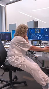 Protonbehandling er en mer skånsom behandling enn tradisjonell strålebehandling, og reduserer faren for langtidsbivirkninger og senskader. | Oslo universitetssykehus