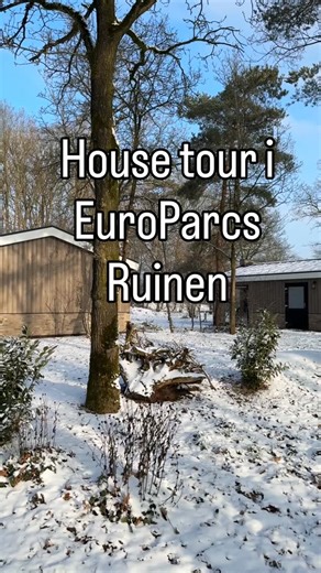 Eurotrip.dk on Instagram: "Annonce | Kom med på housetour hos Europarcs ruinen. Vi boede i en Kids Cottage og vi elskede det. Det oplagte sommerferie valg for en børnefamilie 🌞. Her var alle faciliteter man som børnefamilie drømmer om. Puslebord, skammel, babyseng, babybad, potte, børneservice, børnestole og underholdning til både små og store børn i huset. Huset er placeret tæt på alle faciliteter så de små ben nemt kan gå op til både indendørs og udendørs badeland, indendørs og udendørs legep