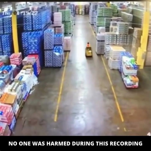 Daily Safety Fails🤯This is WHY You Must Use Horns, Mirrors & Lights🤯 #safetyfails #fails #warehouse