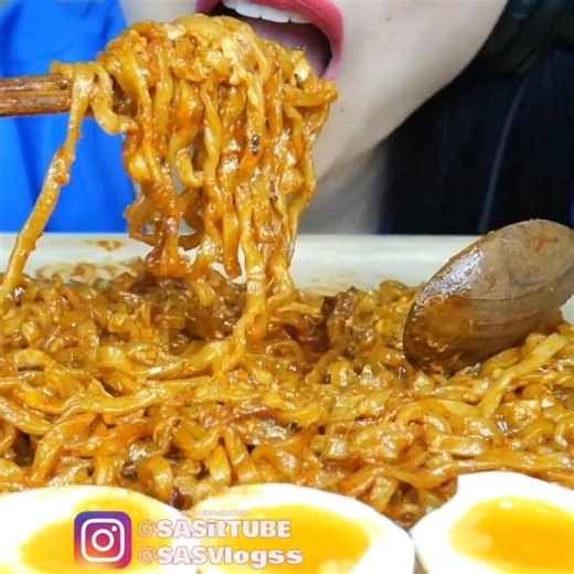 Spicy Cheesy Noodles & Boiled Eggs❤️😋 #asmr #mukbang #satisfying #yummy #koreannoodles ‪@SASASMR‬