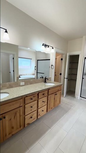 What $699,000 Gets You in Redmond Oregon | Single-Level Home Tour #redmondoregon