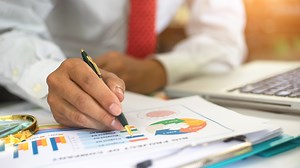 Business confidence plummets on inflationary pressures