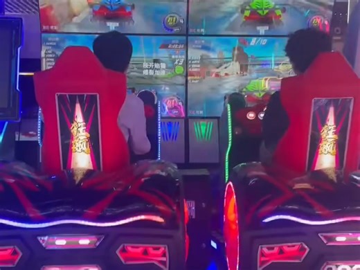 双人动感赛车，超大高清双屏赛车，体验感满满Dynamic car racing machine for 2 players, 2 HD screen