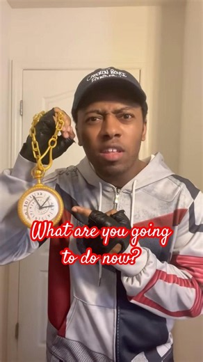 Run me through & steal my watch?⏱️ #disneydescendants #descendantsriseofred #disneychannel #shorts