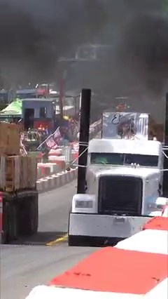 Angry two stepping Freightliner races uphill. #Freightliner #semi #bigrig #dragracing #races #semidragracing #racing | BUILT Diesel MAFIA