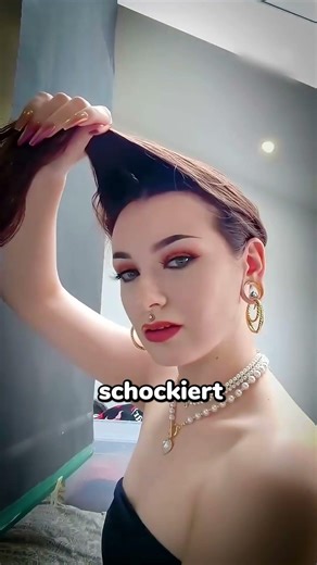 Skorpion versteckt sich unter ihrer Perücke 😳