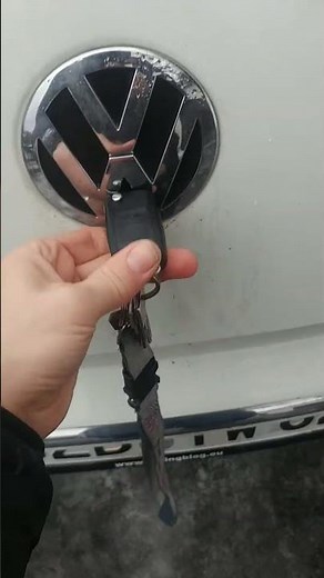 VW Phaeton tailgate lock manual closing malfunction