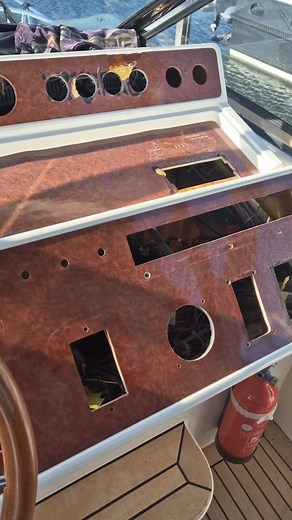 Making of a new full carbon cockpit. #sailing #simrad #boatlife #boat #carbon #boats #yacht #yachtlife | Gelcoat GOAT