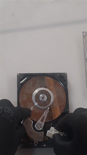 This is not just a damaged hard disk. Inside are magnetic disks, precision actuators, and valuable metal components #harddisk #harddrive #electronicscrap #ewaste | Copper Tanoe