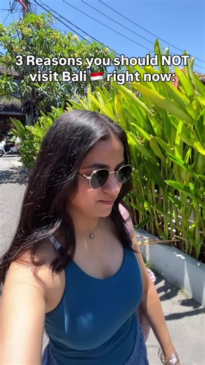 Bali is known for being one of the safest places for travelers. And it is. 🌴🤍 You can stay out late at night without worrying about being mugged or attacked. Balinese people are some of the kindest and most welcoming people I’ve ever met. 🌺 But ‘safe’ doesn’t always mean no danger. • Alcohol poisoning exists here due to fake alcohol available- Buy alcohol only from reputable establishments🍸⚠ • Bali riding is for VERY experienced riders as the traffic is chaotic. 🛵💥 Use ride sharing apps li