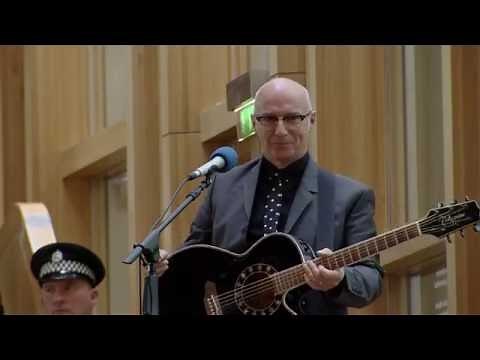 Midge Ure performs the Robert Burns song “A Man’s a Man for A’ That”
