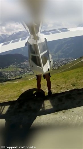 Archaeopteryx glider: Fly like a bird with this easy-to-use ultralight aircraft!