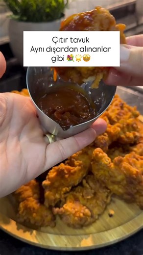 Tarif defteri 💐 on Instagram: "fitir tavugu evde kendiniz yapin yediklerinizden dahada lezzetli oluyor kaydetmeyi unutma 🌟🤩 disarida SITIR TAVUK📌 Malzemeler🍀 1 kg tavuk gögsü 2 adet yumurta 1 su bardagi su Yarim su bardagi süt 1 dis rendelenmis sarimsak l’er çay kagigi tuz, kirmizi toz biber, köri, kimyon 1 çay kagigi karbonat 2 su bardagi un (kivami koyu olacak koyu olmazsa un ilavesi yaparsiniz) Tavugu bulamak igin un, tuz Kizartmak igin bol sivi yag Tavuklari videoda gösterdigim gibi kes